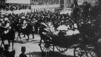 «Fête du jubilée de la reine d'Angleterre, le cortège: La reine (1897)» — обои к фильму #1