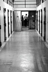 Imagem do Filme A Warehouse for Bodies