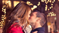 «Новогодний поцелуй (2019)» — обои к фильму #1