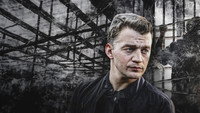 «Чужой среди своих (2014)» — обои к сериалу #1