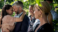 «Between Us (2019)» — обои к сериалу #4