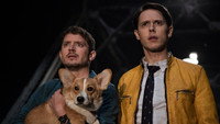 Обои к сериалу «Детективное агентство Дирка Джентли (2016-2017)» — (13 из 41)