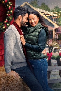 Постер фильма «Christmas Under the Lights (2024)» — (1 из 3)