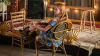Обои к сериалу «Холли Хобби (2018)» — (19 из 58)