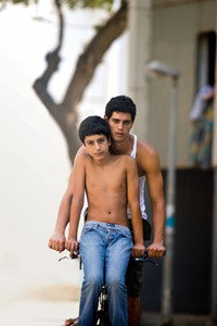 Постер фильма «Сион и его брат (2009)» — (3 из 9)