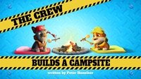 Die Crew baut einen Zeltplatz