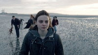 «Как можно дальше отсюда (2020)» — обои к фильму #9