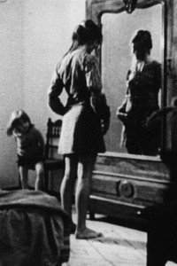 Постер фильма «Любимый ребенок, или я играю в замужнюю женщину (1971)» — (1 из 3)
