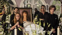 «La casa de las flores: El funeral (2019)» — обои к фильму #3