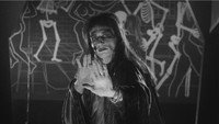 «The Moon Over the Alley (1976)» — обои к фильму #1