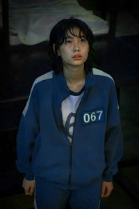 Постер сериала «Игра в кальмара (2021-2025)» — (15 из 393)