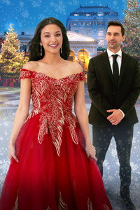 Постер фильма «Journey to Christmas (2023)» — (1 из 2)