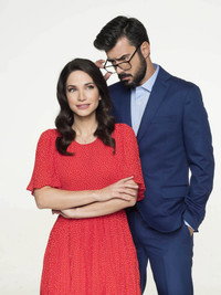 Постер к сериалу Ki omos eimai akoma edo (2022)