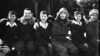 «Три подруги на Севере (1945)» — обои к фильму #1