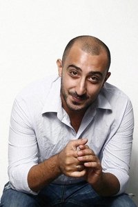 Loai Nofi as Mustafa Na'amne (as Loai Noufi) in Out in the Dark