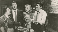«Не расставайся с улыбкой (1955)» — обои к фильму #1