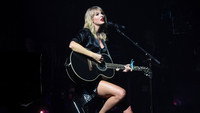 «Taylor Swift: City of Lover Concert (2020)» — обои к фильму #2