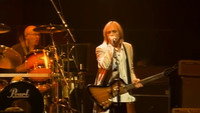 «Tom Petty and the Heartbreakers: High Grass Dogs, Live from the Fillmore (1999)» — обои к фильму #7