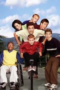 Постер сериала «Малкольм в центре внимания (2000-2006)» — (23 из 77)