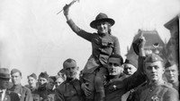 «Съёмка патриотических эпизодов про второй займ свободы с участием кинозвёзд (1917)» — обои к фильму #1