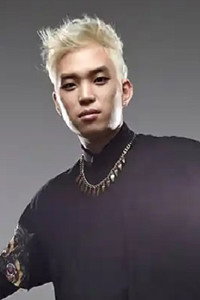 권기범