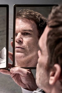 Постер сериала «Декстер: Воскрешение (2025)» — (8 из 66)