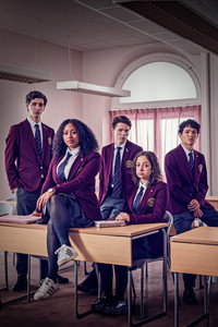 Постер сериала «Молодые монархи (2021-2024)» — (2 из 42)