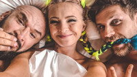 «Swingersi (2020)» — обои к фильму #1