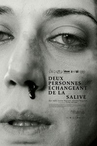 Poster de Deux personnes échangeant de la salive