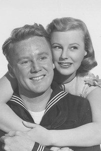 Постер фильма «Две девушки и моряк (1944)» — (1 из 4)