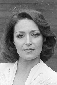 Françoise Fabian as Marianne Muller in Family Tree