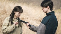 Обои к сериалу «Магазин для киллеров (2024)» — (26 из 60)