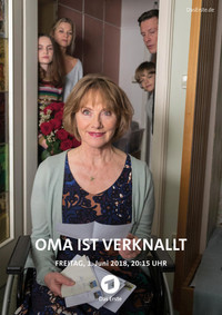 Постер к фильму Oma ist verknallt (2018)