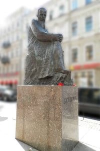 Journal de Saint-Pétersbourg : Inauguration d'un monument à Dostoïevski (1997)