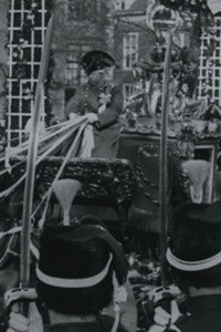 Imagem do Filme Koninklijke Bruidstoet en de Huwelijksplechtigheid