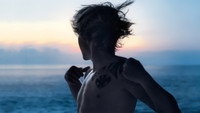 «Лечить живых (2016)» — обои к фильму #8