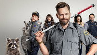 Обои к сериалу «Контроль за животными (2023)» — (14 из 22)