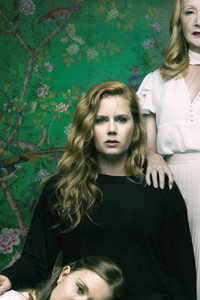 Постер сериала «Острые предметы (2018)» — (3 из 26)