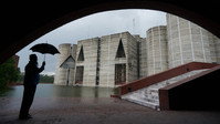 «Louis Kahn's Tiger City (2019)» — обои к фильму #1