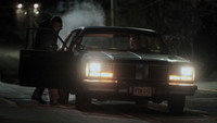 Обои к сериалу «Джон Уэйн Гейси: Замаскированный дьявол (2025)» — (12 из 26)