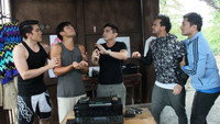 «Moron 5 and the Crying Lady (2012)» — обои к фильму #1