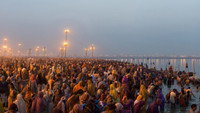 «Kumbh Mela: The Greatest Show on Earth (2013)» — обои к фильму #2