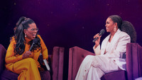 «The Light We Carry: Michelle Obama and Oprah Winfrey (2023)» — обои к фильму #1