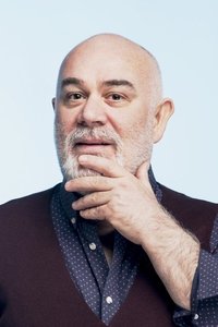 Güven Kıraç as in Die Rasur