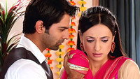 Khushi gets a kiss challenge from Arnav
