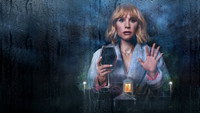 «Женщина в доме напротив девушки в окне (2022)» — обои к сериалу #5