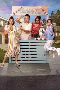 Постер сериала «Run the Burbs (2022-2024)» — (1 из 7)