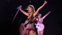«Тейлор Свифт: The Eras Tour (2023)» — обои к фильму #6