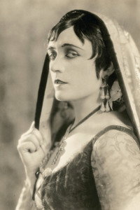 Постер фильма «Отель «Империал» (1927)» — (1 из 2)