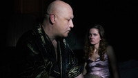«Сквозь чёрное стекло (2018)» — обои к фильму #2